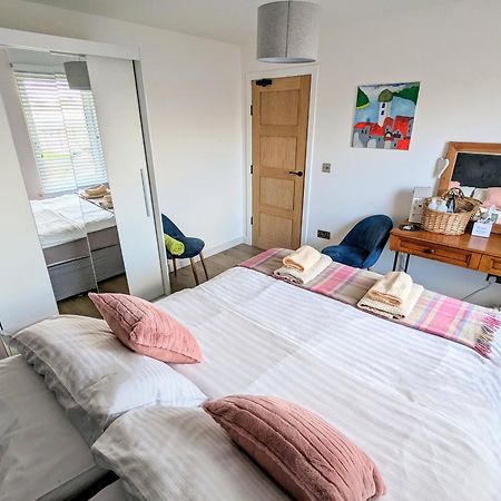 Cosy Guest Room In A Family Home With Free Parking Édimbourg Extérieur photo